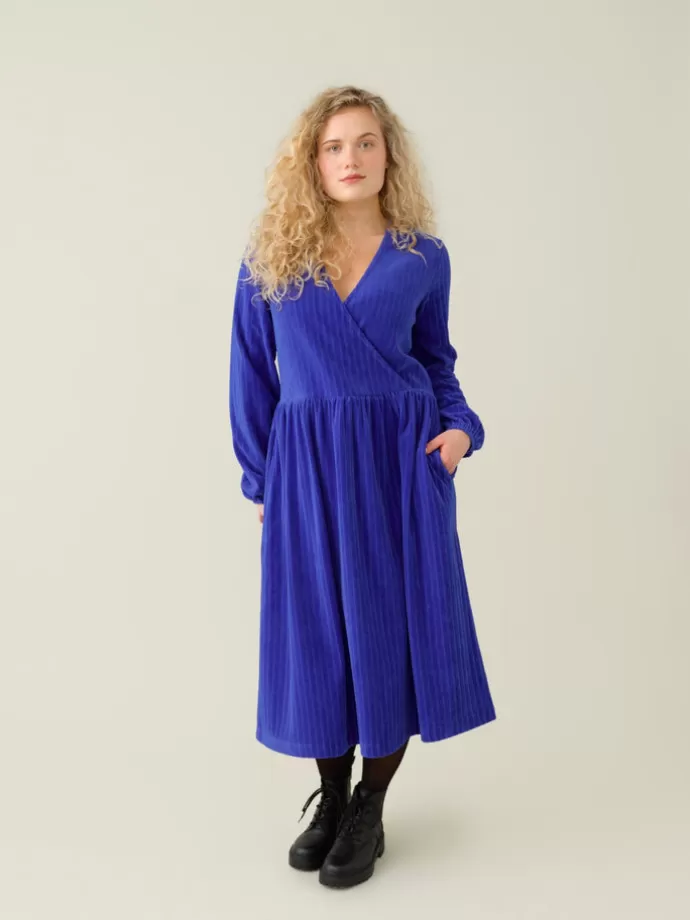 MAINIO Naisten Velour Mekko Dazzling Blue